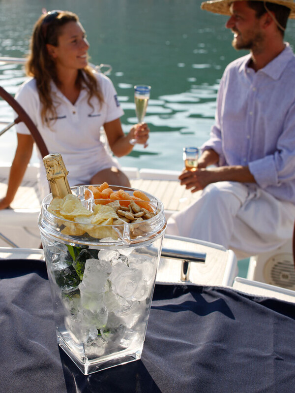 Champagnekoeler met 6 glazen en snackschaal